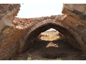 Afşin’de ’Kuru Han’ zamana direniyor