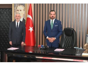 Kürşad Zorlu’dan Özgür Özel’e gönderme: "Sayın Özel balıkçılığı önemsiyorsa İzmir Körfezi’ne gidip bir baksın"