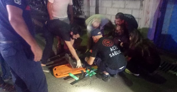 Ayağı mazgala sıkışan vatandaş kurtarıldı