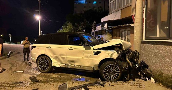 Osmaniye’de lüks ciple kamyonetin karıştığı kazada 4 kişi yaralandı