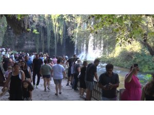 Düden Şelalesi 8 ayda 605 bin ziyaretçiyi ağırladı, sıcaklardan kaçanların uğrak noktası oldu