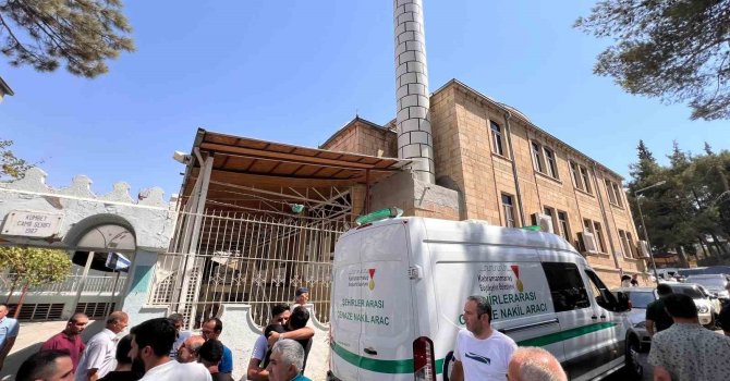 Bıçaklı saldırıda hayatını kaybeden genç adam son yolculuğuna uğurlandı