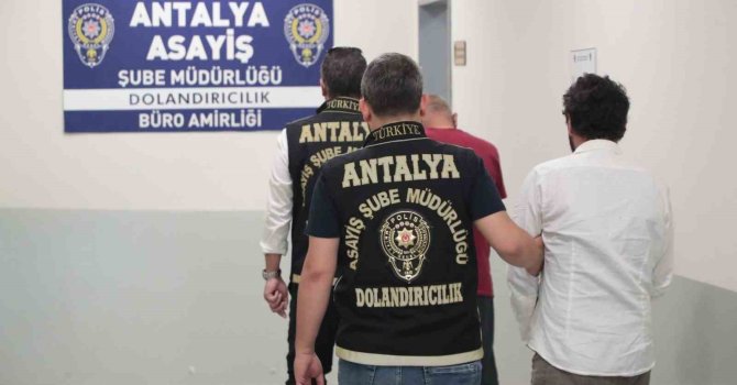 Kuyumcuyu dolandıran 2 şüpheli yakalandı