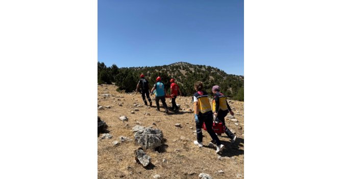 Isparta’da kayalıklardan düşen kadın operasyonla kurtarıldı