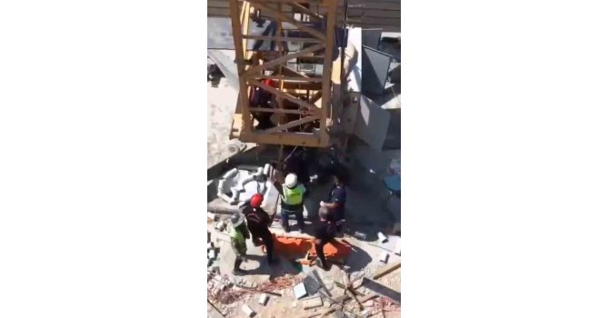 Vinçte bayılan operatörü itfaiye kurtardı