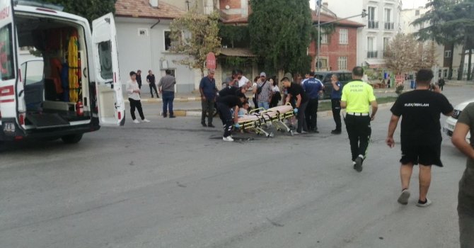 Isparta’da hafif ticari araçla motosiklet çarpıştı: 1 yaralı