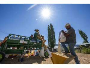 Mersin Büyükşehir Belediyesinden üreticiye ‘Tohum Eleme Makinesi’ desteği