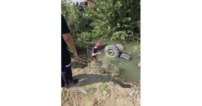 Sulama kanalına devrilen traktörün sürücüsü hayatını kaybetti