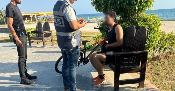 Antalya’da eş zamanlı denetimlerde binlerce kişi sorgulandı