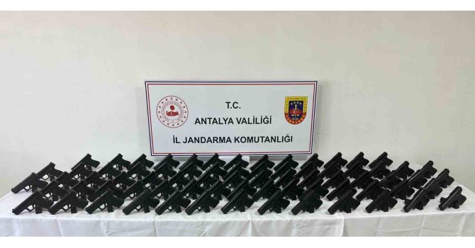 Kepez’de kaçak silah operasyonu: 72 tabanca ele geçirildi