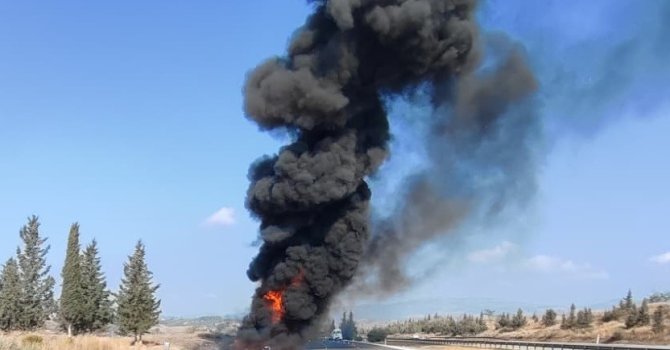 Şoför, yolcuları tahliye etti otobüs alev alev yandı