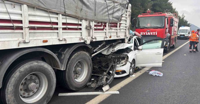 Osmaniye’de otomobil tıra arkadan çarptı: 4 ağır yaralı