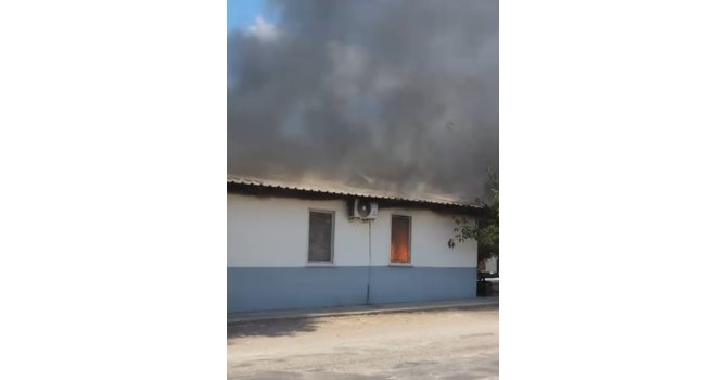 Kumluca’da yaşlı kadının yalnız yaşadığı ev yandı