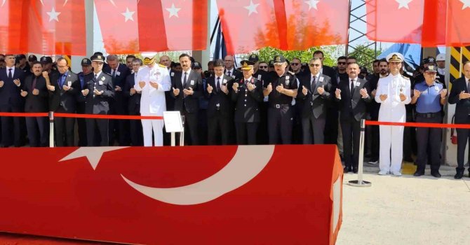 Silah kazası sonucu şehit olan Özel Harekat polisi memleketine uğurlandı