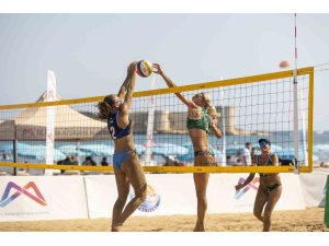 Mersin’de plaj voleybolu heyecanı başladı