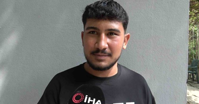 Seyir halindeki mikser, dönüş esnasında yolu betonla kapladı