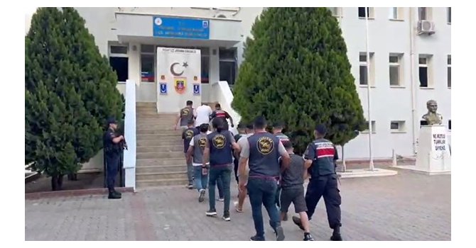 FETÖ tehdidiyle 1 milyon 293 bin lira dolandıran 5 sahte polis yakalandı