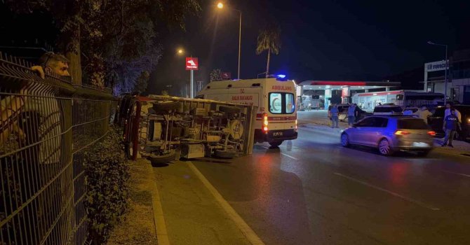Gazipaşa’da devrilen kamyonetin sürücüsü ve eşi yaralandı