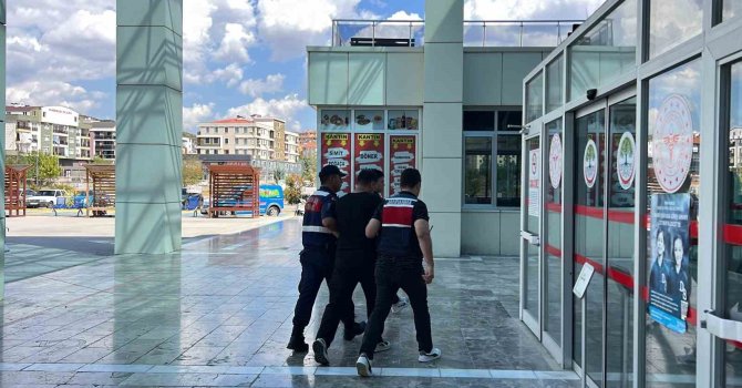 Durduramadığı aracın arkasından ateş edip sürücüyü vuran şüpheli tutuklandı