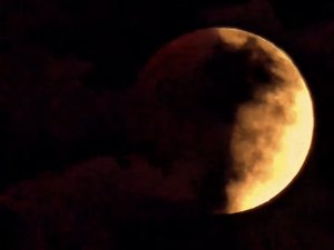 Osmaniyeliler "Kanlı Ay" tutulmasını izledi