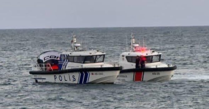 Mersin’de iki ayrı paraşüt kazası: Biri direğe takıldı, diğeri denize düştü