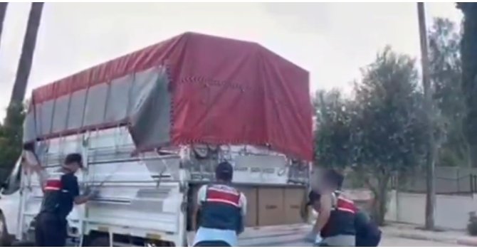 Adana’da 2 milyon 400 bin kaçak makaron ele geçirildi