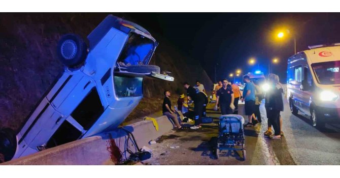 Osmaniye’de aynı yönde iki otomobil kaza yaptı: 3 yaralı