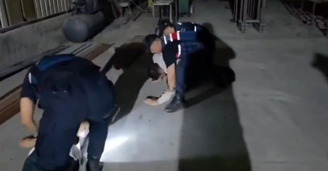 Konteynere iklimlendirme sistemi kurup uyuşturucu yetiştirdiler