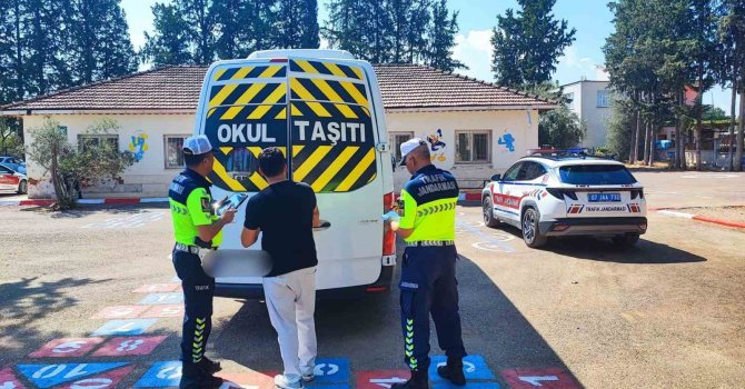 Jandarma ekipleri okul servislerini denetledi