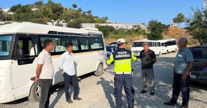 Jandarma okul servislerini denetledi