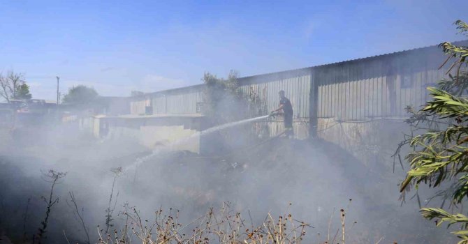 Boya ve mobilya atölyelerine yakın noktada çıkan yangın korkuttu