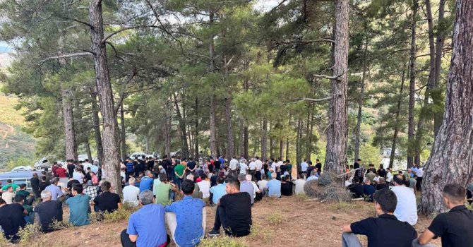 Antalya’da kazada hayatını kaybeden çocuk toprağa verildi