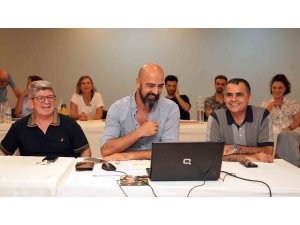 Alanya Belediye Tiyatrosu’ndan yeni sezonun ilk prömiyeri: "Palto"