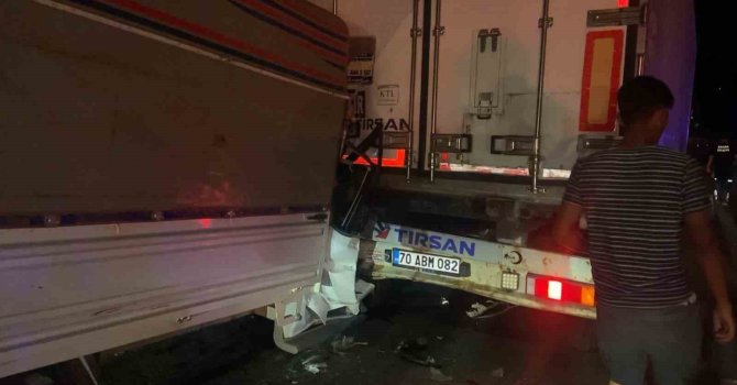 Kamyonet tıra arkadan çarptı: 1 ölü