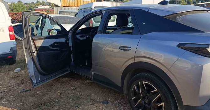 Antalya’da genç adam kiraladığı araçta başından vurulmuş halde bulundu