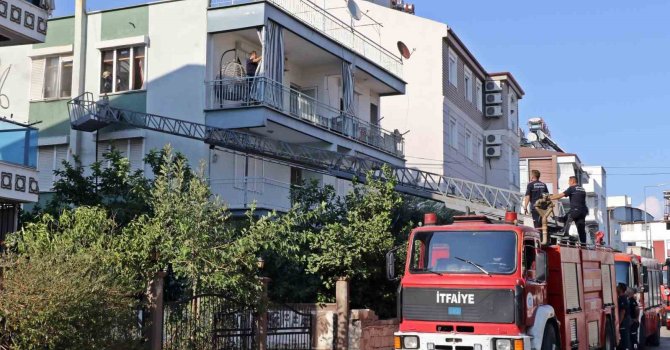 Antalya’da daire yangını yaşlı kadını endişelendirdi