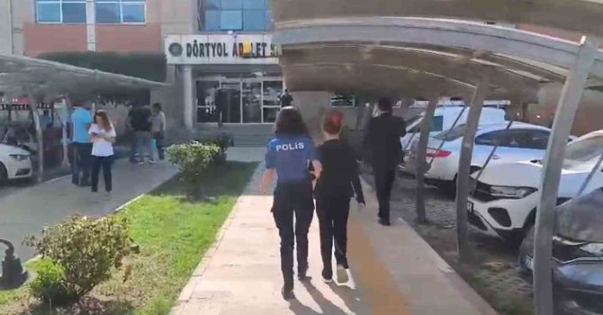 Hatay’da hapis cezası ile aranan 2 kişi yakalandı