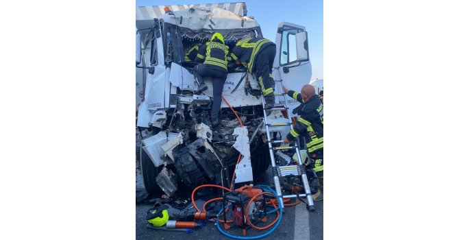 Otoyolda zincirleme kaza: 5 yaralı