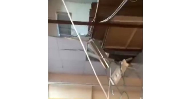 Asma tavan kısmen çöktü, 1 kişi yaralandı