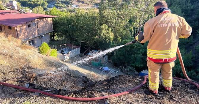 Arsuz’da otluk alanda yangın