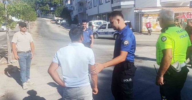 Ehliyetsiz sürücüyü korumak için yalan söyledi, karakola götürüldü