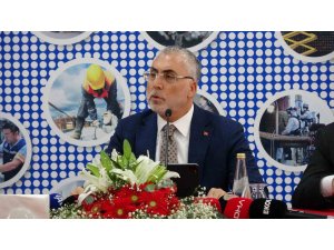 Bakan Işıkhan: "Birileri parti binalarında koltuk kavgası yaparken biz Türkiye’yi adım adım dolaşıyoruz"