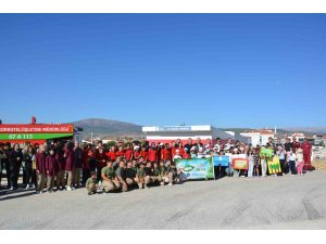 Korkuteli’de öğrenciler ’yeşil vatan’ için fidan dikti