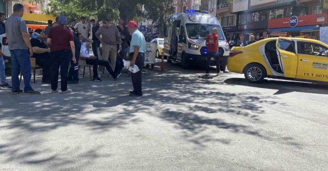 Burdur’da ticari taksi ile otomobil çarpıştı: 3 yaralı
