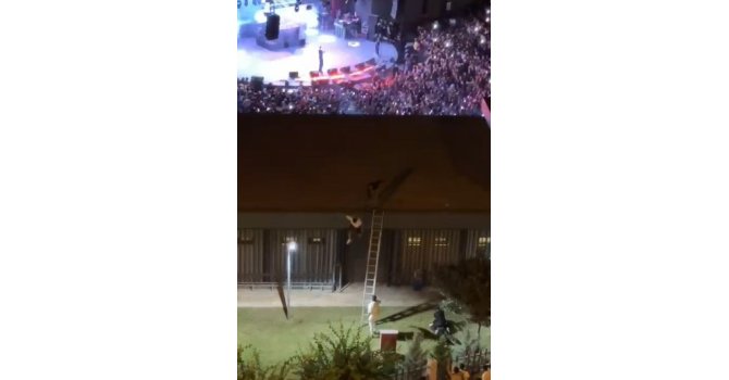 Özel güvenlik görevlileri, konseri kaçak izleyen genci çatıdan aşağı attı