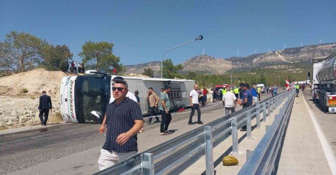 Otobüs ile kamyon çarpıştı:  Ölü ve yaralılar var