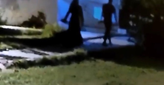 Eski eşi tarafından eşarbıyla boğularak öldürülen kadının son anları güvenlik kamerasına yansıdı