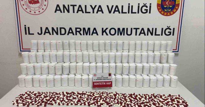 Kontrol noktasında durdurulan araçtan binlerce sentetik hap ele geçirildi