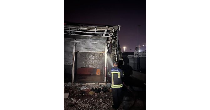 Antakya’da metruk iş yerinde yangın çıktı