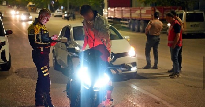 Isparta’da abartı egzoz ve modifiye araçlara yönelik denetim: 24 araca ceza uygulandı